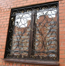 Кованая стальная решетка на окно